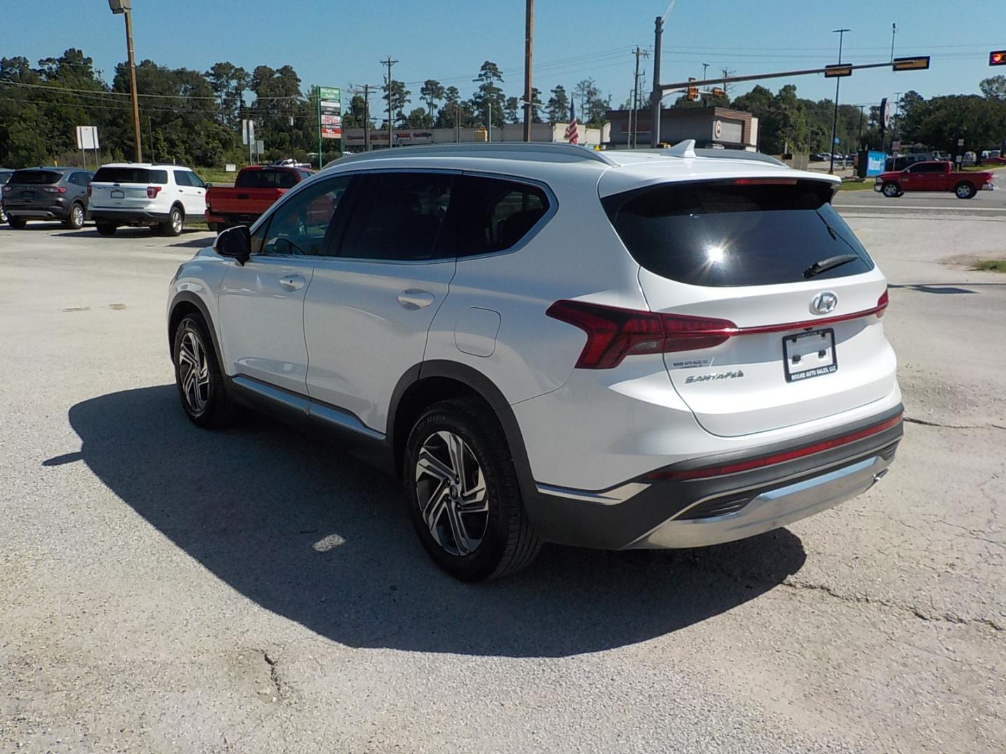 2021 White /Gray Hyundai Santa Fe (5NMS24AJ1MH) , Automatic transmission, located at 1617 W Church Street, Livingston, TX, 77351, (936) 327-3600, 30.710995, -94.951157 - ONE OWNER! Locally owned!! Really a nice unit! - Photo#5